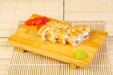 Peynir ile lezzetli okinawa suşi rulo