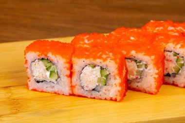 Lezzetli California sushi roll seti