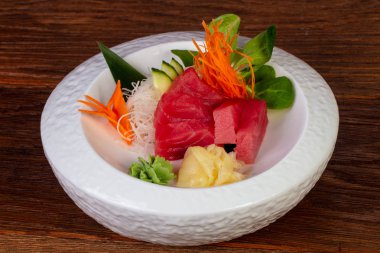 Japon soğuk suşi orkinos ile