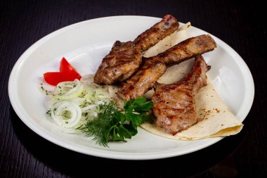 Bir kemik Pide ile lezzetli kızarmış dana