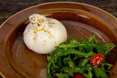 Petrol ve ruccola burrata peynir