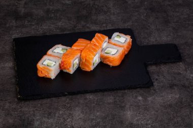 Japon geleneksel rulo somon ile