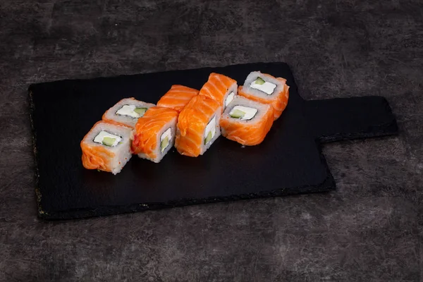 Japon geleneksel rulo somon ile