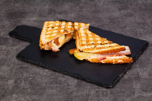 Sandwich Med Bacon Och Ost — Stockfoto