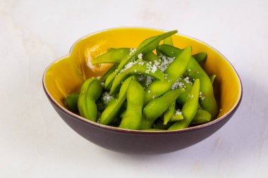 Deniz tuzu ile Edamame fasulye