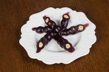 Beyaz traditionak cevizli fındıklı sucuk