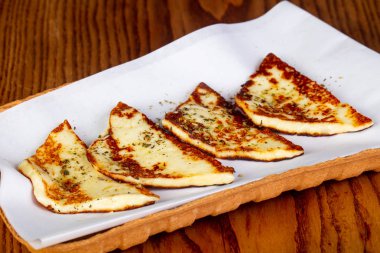 Baharat ile Izgara Hellim peyniri