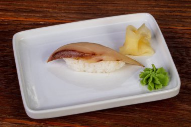 Japon soğuk suşi sarıkuyruk ile