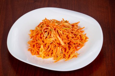 Havuç ve tatlı elma salatası