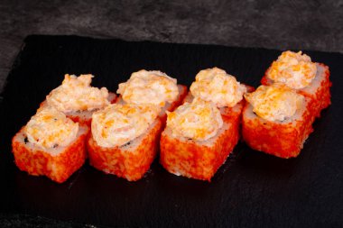 Japonca rulo ile pirinç pişmiş