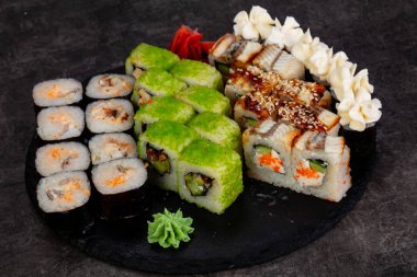 Japon Suşi ile çeşitli madde ayarla