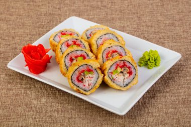 Yengeç eti ile tempura rulo