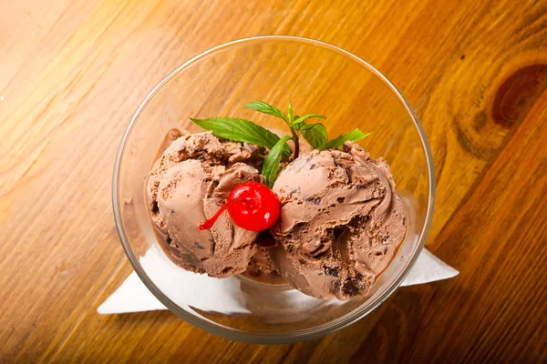 Helado Chocolate Con Menta Cereza — Foto de Stock