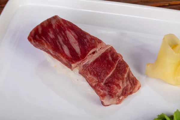 Japanisches Kaltes Sushi Mit Rindfleisch — Stockfoto