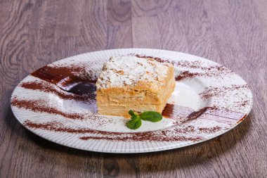 Nane yaprakları hizmet lezzetli Napoleon kek