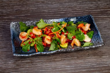 Karides lezzetli Tay salatası