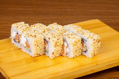 Lezzetli Alaska ile susam rulo