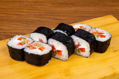 Lezzetli sebze ile krem peynir rulo