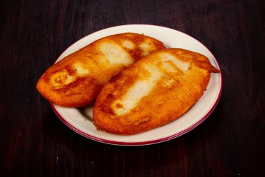 İki patates gözlemesi plaka