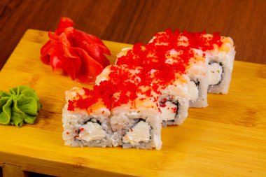 Karides ve yumuşak peynir rulo