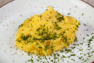 Plaka dereotu ile patates ezdim