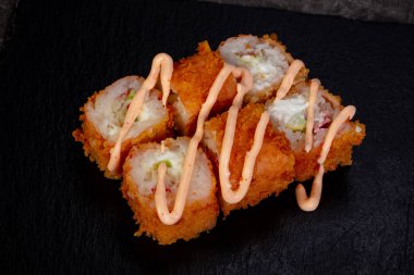 Karides ile Japon geleneksel rulo