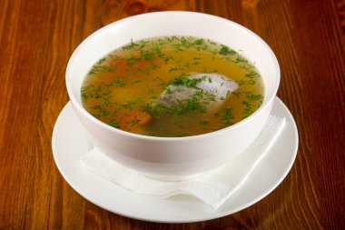 Alabalık ve sebze ile balık çorbası