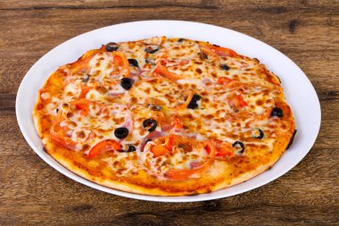 Jambonlu ve peynirli pizza