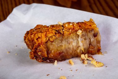Bal ve fındık ile baklava pasta