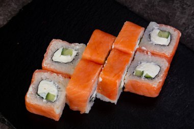 Japon geleneksel rulo somon ile