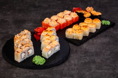 Japon Suşi ile çeşitli madde ayarla