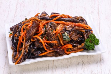 Kabın içinde turşu turşusu patlıcan