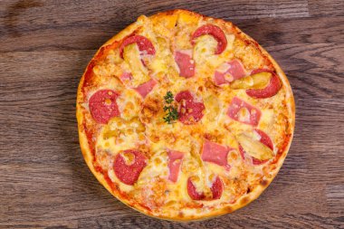 Lezzetli Pizza salam ve sosis