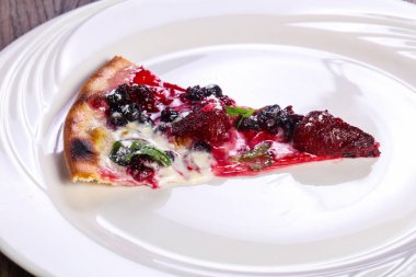 Meyve vegetarin pizza çocuklar için