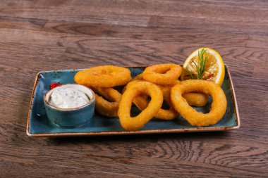 Hizmet limon sos ile kalamar halkaları