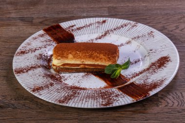Nane yaprakları hizmet lezzetli Tiramisu pasta