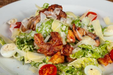 Tavuk lezzetli Sezar salatası