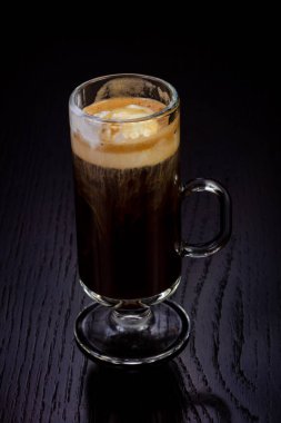 Lezzetli bardak buzlu kahve