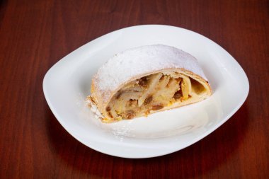 Plaka elmalı turta strudel