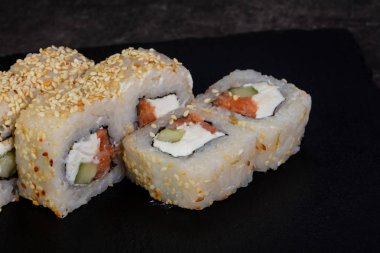 Ton balığı ile Japon geleneksel rulo 