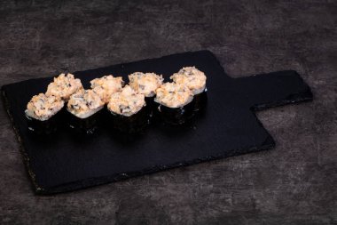 Yengeç eti ile Japon rulo