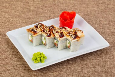 Yılan balığı ile rulo ve somon sos