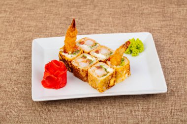 Karides ile Japon geleneksel rulo