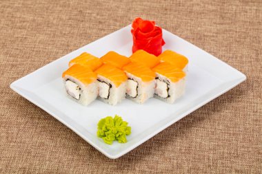 Japon soğuk geleneksel somon roll