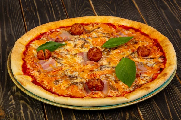 Pizza Con Pancetta Polpetta — Foto Stock