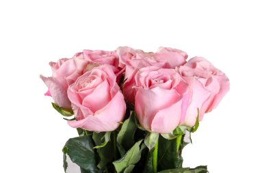 Beyaz arka plan üzerinde izole pembe gül buketi