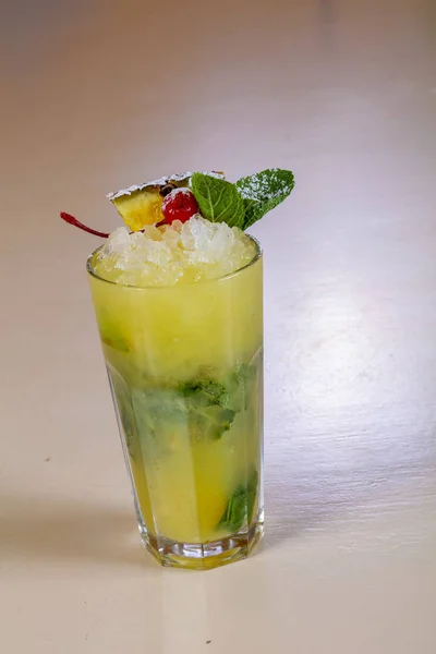 Mojito Ανανά Και Δυόσμο — Φωτογραφία Αρχείου