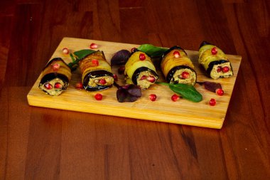 Fındık ve peynirli patlıcan rulo