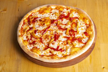 Biber ve peynir vejetaryen pizza