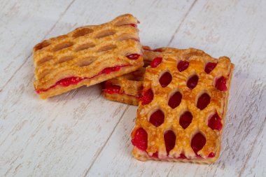 Reçelli enfes poğaçalı börek.